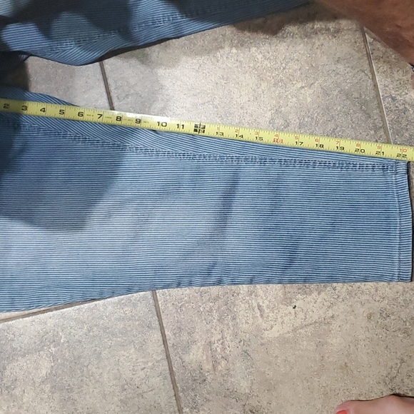 MAX JEANS- MID RISE CAPRI'S - Picture 6 of 6